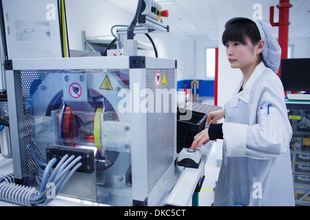 Worker at small parts manufacturing factory in China Stock Photo