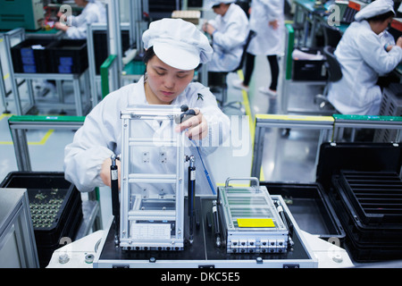 Worker at small parts manufacturing factory in China Stock Photo