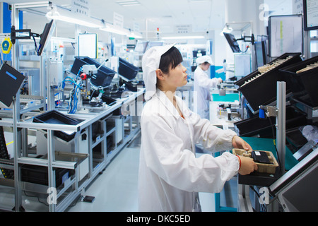 Worker at small parts manufacturing factory in China Stock Photo