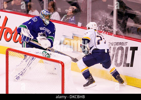 Stanley Cup: After a Stroll, Vancouver's Luongo Is Immovable - The