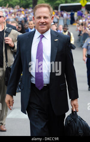 LSU football coach Les Miles cheers at the student section after their ...