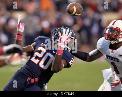 North Carolina State Wolfpack cornerback David Amerson (1) celebrates after  returning an interception for a touchdown against th Stock Photo - Alamy