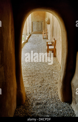 Arched walkway at Hacienda de los Martinez museum, Taos, New Mexico Stock Photo