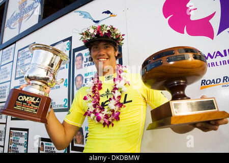 Dec 06, 2006; North Shore, HI, USA; Surfing: O'Neill World Cup of Surfing, November 24-Dec 6 2006. Eighteen-year-old rookie JORDY SMITH (Durban, South Africa) not only finished runner up in the O'Neill World Cup of Surfing but was presented with the Van's Triple Crown of Surfing Rookie Award at Sunset Beach, Hawaii today. Smith was in devastating form throughout the contest, postin Stock Photo