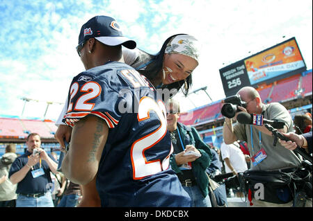 Chicago Bears safety Tyler Everett (22), Jamar Williams (52) and Mike Brown  (30) are seen during Media Day at Dolphin Stadium in Miami, Tuesday, Jan.  30, 2007. (AP Photo/Wilfredo Lee Stock Photo - Alamy