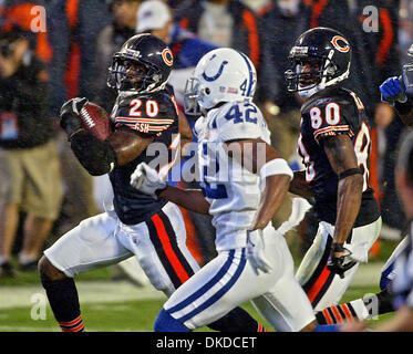 Chicago Bears Muhsin Muhammad (87) runs into the end zone for a touchdown  against the Indianapolis Colts at a rain soaked Super Bowl XLI at Dolphin  Stadium in Miami on February 4