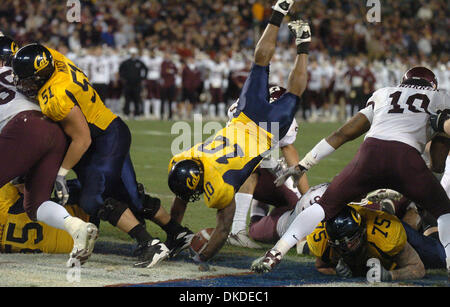 Dec 28, 2006; San Diego, CA, USA; University of California runningback breaks the goal line for a touchdown in the third quarter against the Texas A&M Aggies in the Pacific Life Holiday Bowl played at Qualcomm Stadium in San Diego, Calif. on Thursday, December 28, 2006. The Bears beat the Aggies 45-10. Mandatory Credit: Photo by Dan Honda/Contra Costa Times/ZUMA Press. (©) Copyrigh Stock Photo