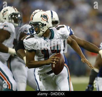 Dec 31, 2006; Indianapolis, IN, USA; Dolphins quarterback CLEO LEMON looks for room in the pocket against the Colts at the RCA Dome.  Mandatory Credit: Photo by Damon Higgins/Palm Beach Post/ZUMA Press. (©) Copyright 2006 by Palm Beach Post Stock Photo