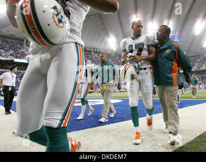 Dec 31, 2006; Indianapolis, IN, USA; Dolphins CLEO LEMON leaves the field after loosing to the Colts at the RCA Dome. Mandatory Credit: Photo by Allen Eyestone/Palm Beach Post/ZUMA Press. (©) Copyright 2006 by Palm Beach Post Stock Photo