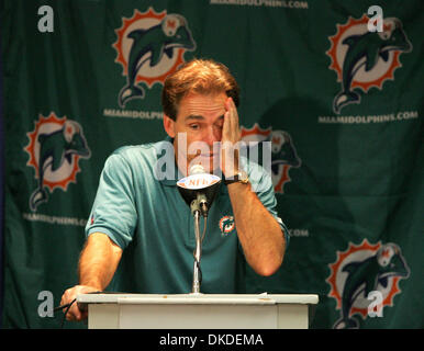 Dec 31, 2006; Indianapolis, IN, USA; Dolphins head coach NICK SABAN addresses the media after season ending loss to the Colts at the RCA Dome. Stock Photo