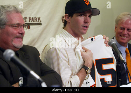 San Francisco Giants' new right fielder Moises Alou, left, listens to his  father, Giants' manager Felipe Alou, right, during spring training at  Scottsdale Stadium in Scottsdale, Ariz., Wednesday Feb. 23, 2005. .(AP