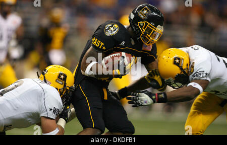 Jan 06, 2007 - San Antonio, TX, USA - 2007 US Army All-American Bowl. East squad's ARRELIOUS BENN is tackled by West squad's CHRIS GALLIPO (left) and CHRISTIAN SCOTT Saturday Jan. 6, 2007 at the Alamodome. The West squad went on to win 24-7. Stock Photo