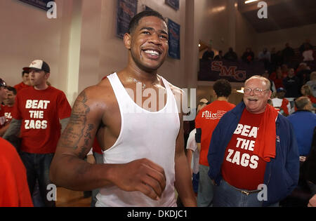 Jan 15, 2007 - Moraga, CA, USA - St. Mary's Gaels JOHN WINSTON, #32, is all smiles after his team defeated the Gonzaga Bulldogs on Monday, January 15, 2007 at McKeon Pavilion in Moraga, Calif. Saint Mary's defeated Gonzaga 80-75. (Credit Image: © Jose Carlos Fajardo/Contra Costa Times/ZUMA Press) RESTRICTIONS: USA Tabloids RIGHTS OUT! Stock Photo