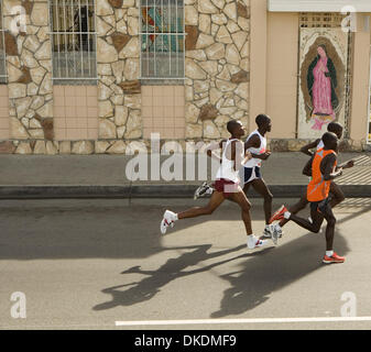 Mar 04, 2007 - Los Angeles, CA, USA - Man elite runners at the 22nd Annual Los Angeles Marathon on March 4, 2007 in Los Angeles. Fred Mogaka, of Kenya  won the race. (Credit Image: © Armando Arorizo/ZUMA Press) Stock Photo