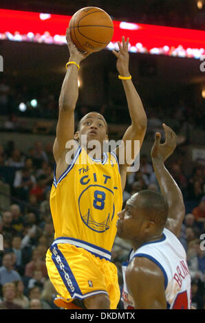 Mar 09, 2007 - Oakland, CA, USA - Golden State Warriors MONTA ELLIS shoots over Los Angeles Clippers ELTON BRAND in the second quarter at Oracle Arena on Friday March 9, 2007.  (Credit Image: © Sean Connelley/Oakland Tribune/ZUMA Press) RESTRICTIONS: USA Tabloid RIGHTS OUT! Stock Photo
