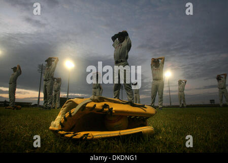 Mar 20, 2007 - Boca Raton, FL, USA - Wellington High School warms up as they prepare to play in the Gary Carter National Grand Slam tournament in Boca Raton Tuesday, March 20, 2007. The game is at West Boca Raton High School and is for a story on schools that have lights for their baseball stadiums. (Credit Image: ©Chris Matula/Palm Beach Post/ZUMA Press) Stock Photo