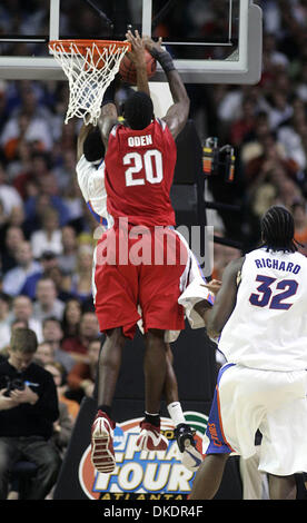 Apr 02, 2007 - Atlanta, GA, USA - GREG ODEN blocks COREY BREWER'S shot. (Credit Image: © Damon Higgins/Palm Beach Post/ZUMA Press) RESTRICTIONS: USA Tabloid RIGHTS OUT! Stock Photo