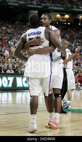 Apr 02, 2007 - Atlanta, GA, USA - AL HORFORD, r, hugs teammate CHRIS RICHARD.  (Credit Image: © Damon Higgins/Palm Beach Post/ZUMA Press) RESTRICTIONS: USA Tabloid RIGHTS OUT! Stock Photo