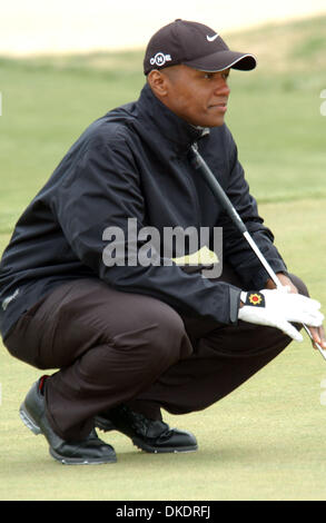 Apr 09, 2007 - Myrtle Beach, SC, USA - Musician JAVIER COLON plays a round of golf at the annual Hootie and the Blowfish Monday After the Masters Celebrity Pro-Am Golf Tournament that took place at The Dye Club at Barefoot Resort located in Myrtle Beach. (Credit Image: © Jason Moore/ZUMA Press) Stock Photo