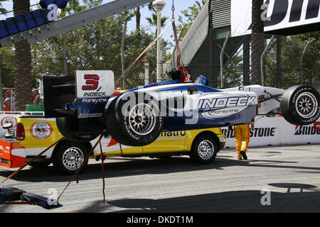 Apr 14, 2007 - Long Beach, CA, USA - Toyota Grand Prix of Long Beach - A tow truck removes Paul Tracy's car #3 from the track after a crash during a Champ Car practice round Saturday. (Credit Image: © Kayte Deioma/ZUMA Press) Stock Photo