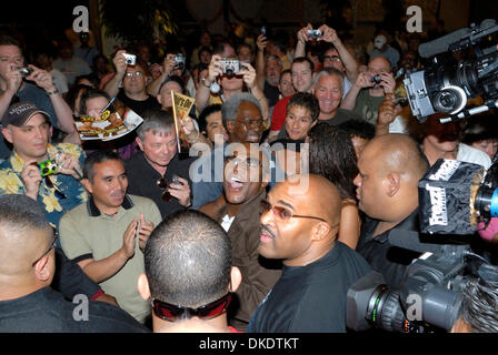 May 01, 2007 - Las Vegas, NV, USA -  FLOYD MAYWEATHER JR. arrives at The MGM Hotel in Las Vegas for his May 5 fight with Oscar De La Hoya. This bout stands to shatter all pay per view records and become the largest pay per view event in history.  (Credit Image: © Rob DeLorenzo/ZUMA Press) Stock Photo