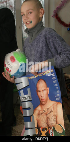 WBA heavyweight boxing champion Nikolai Valuev visited childrens hospital in St.Petersburg.A russian kid with a poster with Valuev`s image.(Credit Image: © PhotoXpress/ZUMA Press) RESTRICTIONS: North and South America Rights ONLY! Stock Photo