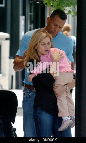 Jun 06, 2007 - Chicago, IL, USA - ALEX RODRIGUEZ consoles his wife CYNTHIA and daughter Natasha while out in Chicago. Alex Rodriguez spent the afternoon having lunch and coffee with his family as rumors of an alleged affair with a blond stripper splashed across the headlines last week.  (Credit Image: © Bryan Smith/ZUMA Press) RESTRICTIONS: New York City Papers RIGHTS OUT!