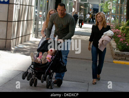 Jun 06, 2007 - Chicago, IL, USA - ALEX RODRIGUEZ pops a 'wheelie' with his daughter Natasha as his wife CYNTHIA (R) looks on while out in Chicago. Alex Rodriguez spent the afternoon having lunch and coffee with his family as rumors of an alleged affair with a blond stripper splashed across the headlines last week.  (Credit Image: © Bryan Smith/ZUMA Press) RESTRICTIONS: New York Cit Stock Photo