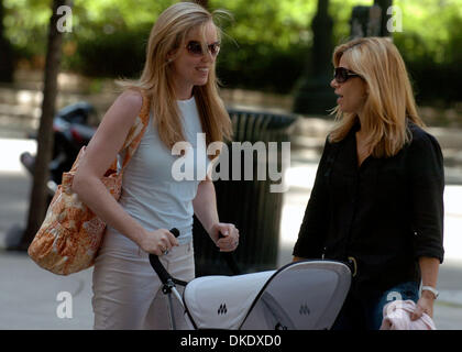 Jun 06, 2007 - Chicago, IL, USA - CYNTHIA RODRIGUEZ (R) speaks with an unidentified friend while out in Chicago. Alex Rodriguez spent the afternoon having lunch and coffee with his family as rumors of an alleged affair with a blond stripper splashed across the headlines last week.  (Credit Image: © Bryan Smith/ZUMA Press) RESTRICTIONS: New York City Papers RIGHTS OUT!