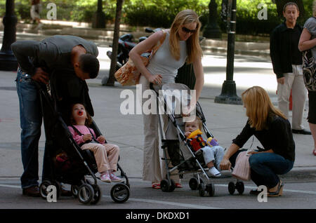Jun 06, 2007 - Chicago, IL, USA - ALEX RODRIGUEZ speaks with his daughter Natasha (L) while CYNTHIA RODRIGUEZ (R) speaks to an unidentified friends child while out in Chicago. Alex Rodriguez spent the afternoon having lunch and coffee with his family as rumors of an alleged affair with a blond stripper splashed across the headlines last week.  (Credit Image: © Bryan Smith/ZUMA Pres