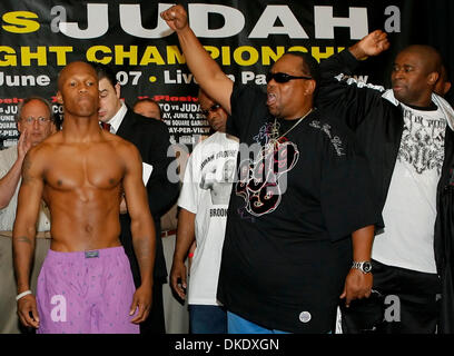 Jun 08, 2007 - New York, NY, USA - ZAB JUDAH of Brooklyn, N.Y. prepares to weigh-in at Madison Square Garden. Judah will face WBA Welterweight Champion Miguel Cotto for the title at Madison Square Garden on Saturday night, June 9, in New York. (Credit Image: © J. P. Yim/ZUMA Press) Stock Photo