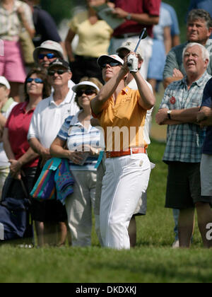 Jun 08, 2007 - Havre de Grace, Maryland, USA - ANNIKA SORENSTAM lifts a ball out of the rough on hole 4 at round one of the McDonalds LPGA Championship on thursday. Sorenstam finished the day at 2 under par, which is tied for 13th. (Credit Image: © James Berglie/ZUMA Press) Stock Photo