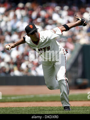 Jun 09, 2007 - San Francisco, CA, USA - Giants third baseman PEDRO FELIZ makes an off-balance throw to first base during their Major League Baseball game vs. the A's at AT&T Park in San Francisco, Calif. on Saturday, June 09, 2007.  (Credit Image: © Dean Coppola/Contra Costa Times/ZUMA Press) RESTRICTIONS: USA Tabloids RIGHTS OUT! Stock Photo