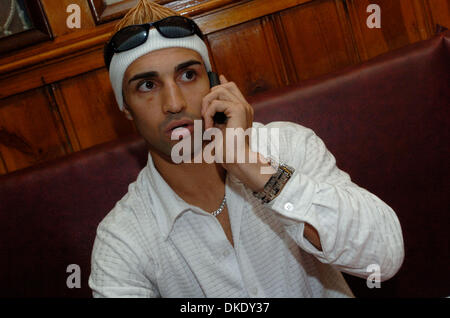 Jun 13, 2007 - Manhattan, NY, USA - Challenger PAULIE MALIGNAGGI speaks to the press. Gallagher's Steakhouse hosts a press conference promoting the IBF Junior Welterweight Championship bout as Paulie Maliginaggi, of Bensonhurst Brooklyn challenges veteran world titlist Lovemore N'dou this Saturday night, June 16 at Mohegan Sun Arena in Connecticut, the bout will be televised on HBO Stock Photo