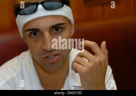 Jun 13, 2007 - Manhattan, NY, USA - Challenger PAULIE MALIGNAGGI speaks to the press. Gallagher's Steakhouse hosts a press conference promoting the IBF Junior Welterweight Championship bout as Paulie Maliginaggi, of Bensonhurst Brooklyn challenges veteran world titlist Lovemore N'dou this Saturday night, June 16 at Mohegan Sun Arena in Connecticut, the bout will be televised on HBO Stock Photo