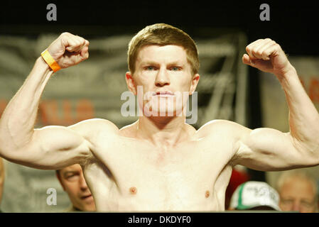 Jun 22, 2007 - Las Vegas, NV, USA - JOSE LUIS CASTILLO & his son (right)  and RICKY HATTON holding the IBO Championship belt at the Caesars Palace  weigh-ins for the Jr