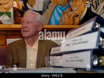 Jul 16, 2007 - Manhattan, NY, USA - Former NY Yankees pitching great WHITEY FORD sits behind stacks of the DiMaggio diaries. On the 66th Anniversary of 'Joltin' Joe DiMaggio's 56 game hitting streak in 1941, Steiner Sports Marketing announces the acquisition of the hand-written diaries of New York Yankees icon Joe DiMaggio at press conference at Gallagher's Steak House. The diaries Stock Photo