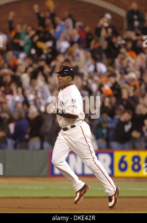 August 7th 2007 - San Francisco, CA, USA - San Francisco Giants' Barry ...