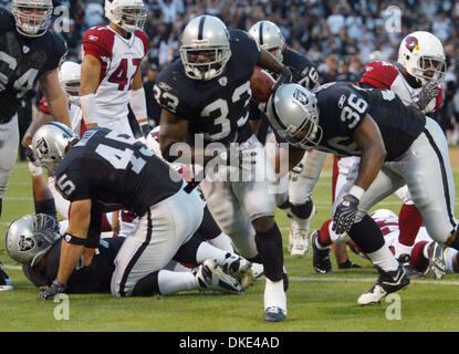 August 11th 2007 - Oakland, CA, USA - Oakland Raiders Dominic Rhodes carries for a touchdown during the first quarter during a game against the Arizona Cardinals at McAfee Coliseum on Saturday, Aug. 11, 2007, in Oakland, Calif.  (Credit Image: © Jane Tyska/Oakland Tribune/ZUMA Press) Stock Photo