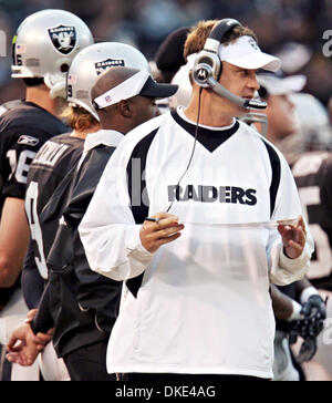 August 11th 2007 - Oakland, CA, USA - Oakland Raiders coach Lane Kiffin watches the action during the first quarter of a game against the Arizona Cardinals at McAfee Coliseum on Saturday, Aug. 11, 2007, in Oakland, Calif. (Credit Image: © Jane Tyska/Oakland Tribune/ZUMA Press) Stock Photo