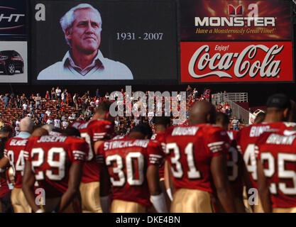 August 13th 2007 - San Francisco, CA, USA - San Francisco 49ers players bow their heads during a moment of silence for former 49ers coach Bill Walsh who passed away earlier this month before their preseason game against the Denver Broncos on Monday, August 13, 2007 at Monster Park in San Francisco, Calif. (Credit Image: © Jose Carlos Fajardo/Contra Costa Times/ZUMA Press) Stock Photo