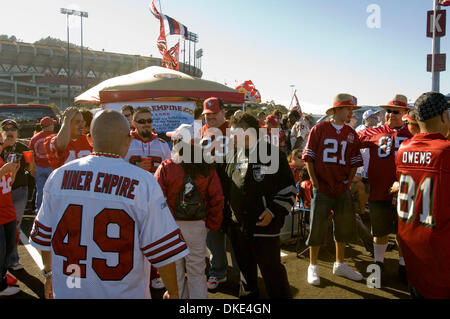 A Detroit Lions fan cheers before the start of an NFL football game against  the San Francisco 49ers in San Francisco, Sunday, Sept. 16, 2012. (AP  Photo/Tony Avelar Stock Photo - Alamy