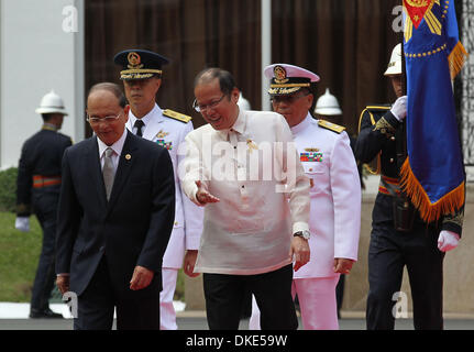 Manila, Philippines. 5th Dec, 2013. Philippine President Benigno S. Aquino III (R) welcomes Myanmar President U Thein Sein in Manila, the Philippines, Dec. 5, 2013. The Philippines and Myanmar will forge agreements on trade and investments and agriculture on Thursday, a senior government official said Wednesday. Credit:  Stringer/Xinhua/Alamy Live News Stock Photo