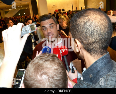 Robbie Williams Robbie Williams launches his menswear clothes label 'Farrell' with designer Ben Dickens at Brown Thomas Dublin Stock Photo