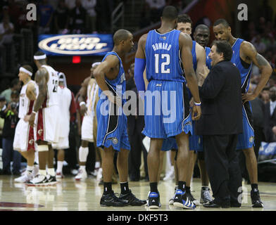 May 22, 2009 - Cleveland, Ohio, USA - Orlando head coach STAN VAN GUNDY talks with his team during a timeout before forward HEDO TURKOGLU made the go ahead basket with 1.0 seconds left in the game. Cleveland forward LeBron James made a buzzer beating three-pointer to beat the Magic 96-95 in game two of the Eastern Conference Finals at Quicken Loans Arena in Cleveland, OH, Friday, M Stock Photo