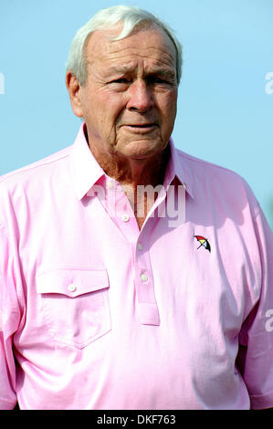 Aug 16, 2009; Raleigh, North Carolina, USA; Golf Legend ARNOLD PALMER takes part in the 2009 Jimmy V Celebrity Golf Classic that took place at the Lonnie Poole Golf Course located in the campus of North Carolina State University.  Arnold Palmer designed the golf course and took the inagural first swing and then toured the course. The Jimmy Valvano Foundation has raised over 12 mill Stock Photo