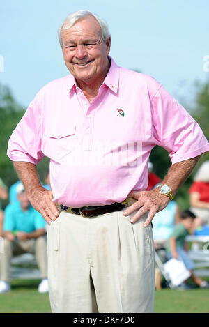 Aug 16, 2009; Raleigh, North Carolina, USA; Golf Legend ARNOLD PALMER takes part in the 2009 Jimmy V Celebrity Golf Classic that took place at the Lonnie Poole Golf Course located in the campus of North Carolina State University.  Arnold Palmer designed the golf course and took the inagural first swing and then toured the course. The Jimmy Valvano Foundation has raised over 12 mill Stock Photo