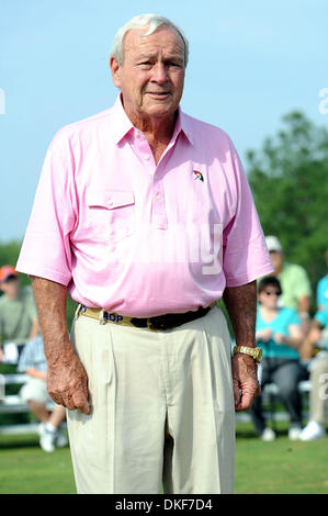 Aug 16, 2009; Raleigh, North Carolina, USA; Golf Legend ARNOLD PALMER takes part in the 2009 Jimmy V Celebrity Golf Classic that took place at the Lonnie Poole Golf Course located in the campus of North Carolina State University.  Arnold Palmer designed the golf course and took the inagural first swing and then toured the course. The Jimmy Valvano Foundation has raised over 12 mill Stock Photo