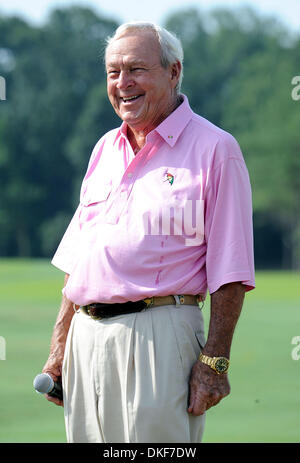 Aug 16, 2009; Raleigh, North Carolina, USA; Golf Legend ARNOLD PALMER takes part in the 2009 Jimmy V Celebrity Golf Classic that took place at the Lonnie Poole Golf Course located in the campus of North Carolina State University.  Arnold Palmer designed the golf course and took the inagural first swing and then toured the course. The Jimmy Valvano Foundation has raised over 12 mill Stock Photo