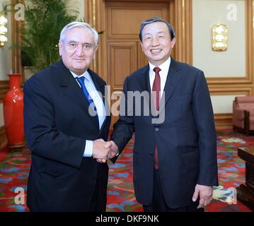 Beijing, China. 5th Dec, 2013. Chinese Vice Premier Ma Kai (R) shakes hands with former French Prime Minister Jean-Pierre Raffarin during their meeting in Beijing, capital of China, Dec. 5, 2013. © Li Tao/Xinhua/Alamy Live News Stock Photo